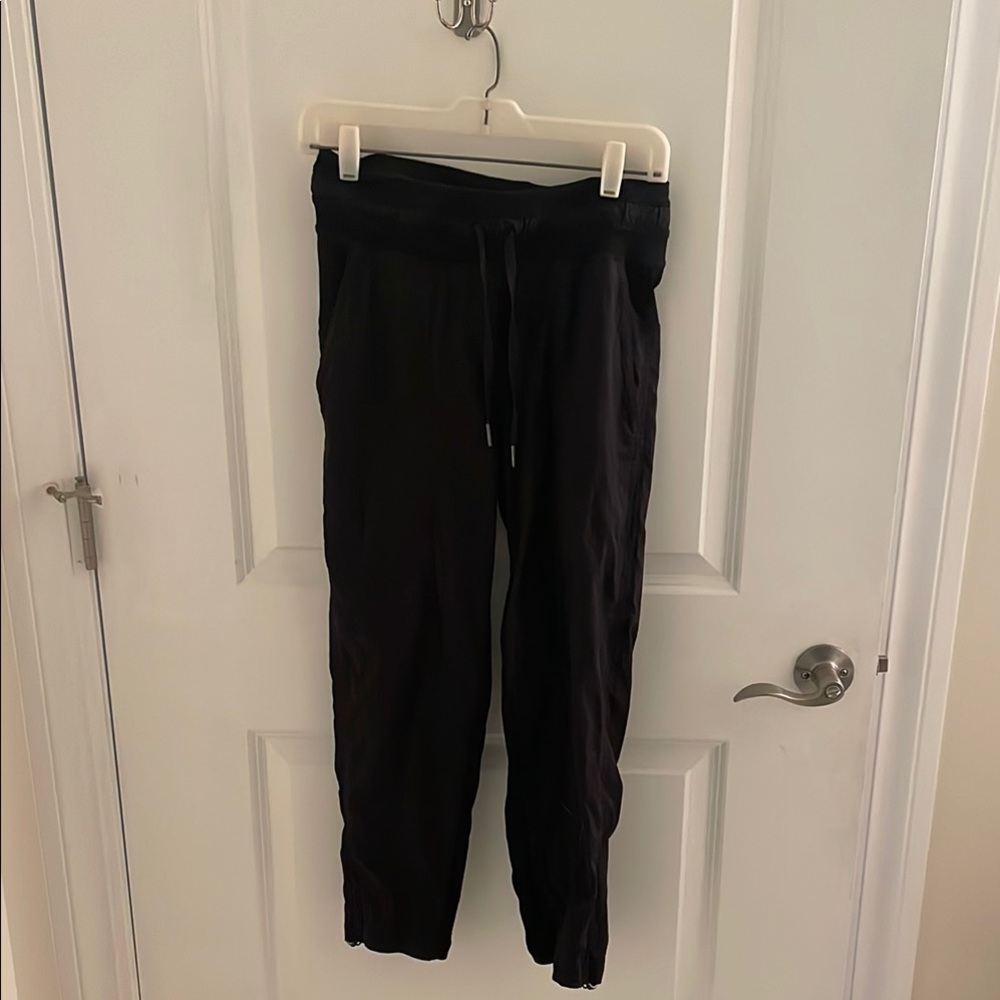 Lululemon Dance Studio MR Crop size 4